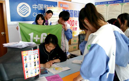 中國移動營業廳啟用二代身份證識別器