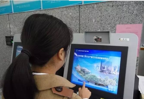 新上線的年票發售系統集成了2015最新款的三代身份證讀卡器 僅支持身份證用戶 新上線的年票發售系統集成了2015最新款的三代身份證讀卡器 僅支持身份證用戶