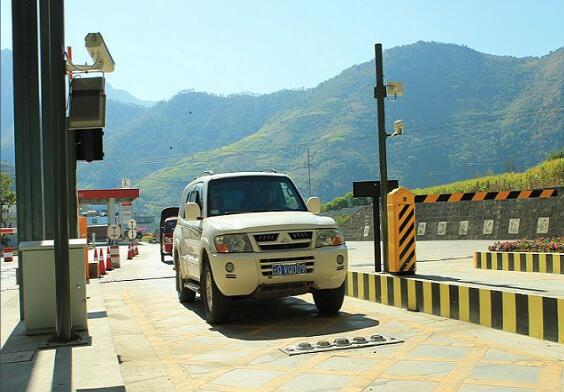 車底安全檢查掃描系統(tǒng) 車底安全檢查掃描系統(tǒng)