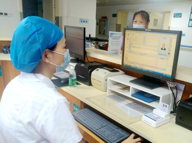 多功能身份證社?？ㄗx卡器